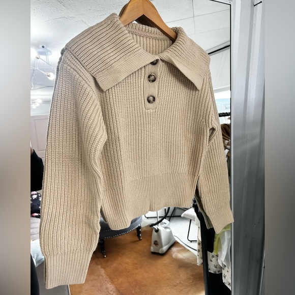 PRIV exaggerated knit sweater - Picture 2 of 2